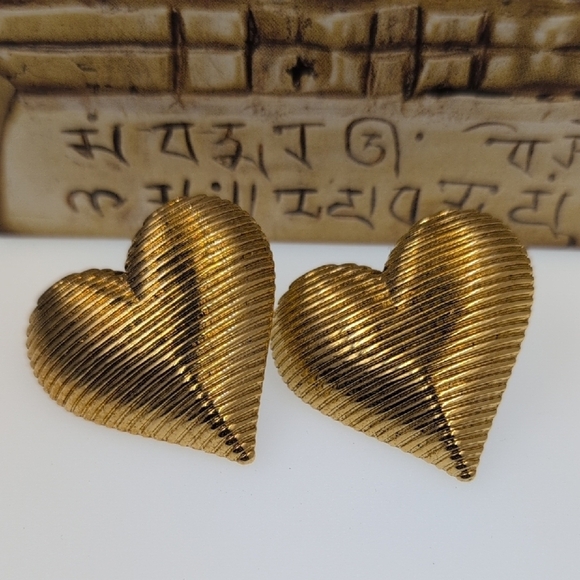 Heaven Mayhem Real Love III Gold Heart Textured Earrings - Picture 3 of 7